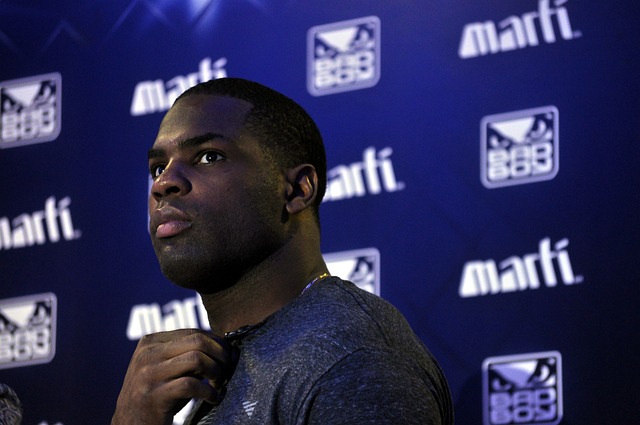 意甲半场：杜维卡斯建功，科莫暂1-0萨索洛