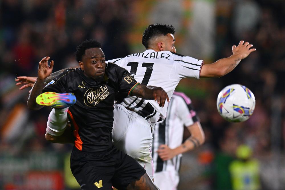 杜兰特关键补篮逆转比赛