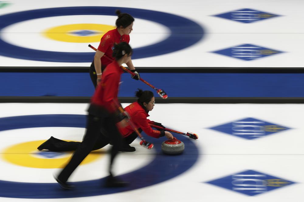 淘汰出局！总经理场边指挥引众怒 卖赵睿换场馆运营拉胯？